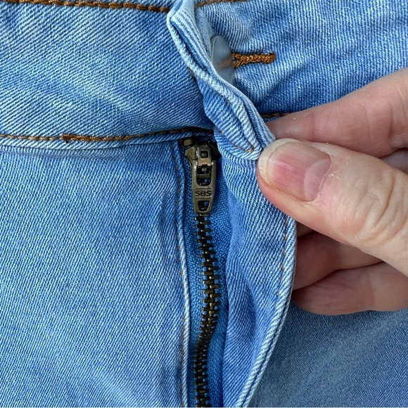 STRETCHY LIGHT WASH FLARE JEANS BUTTERFLY PRINT ON BOTTOM LEG SIZE 4X - Picture 4 of 8